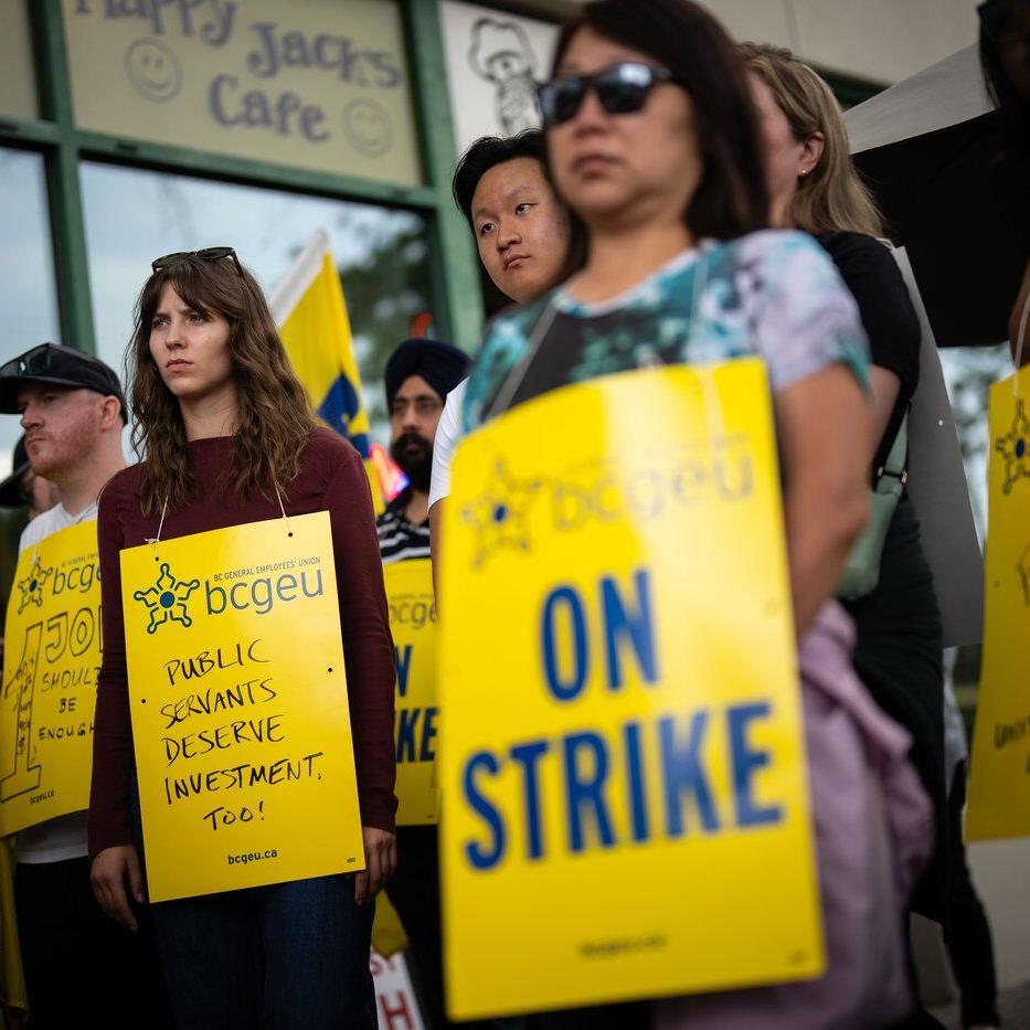 B.C. public service workers to rally in Vancouver after contract talks break down